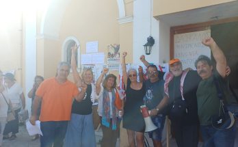Από τη Ζάκυνθο  ως τη Σύρο, τον  Πειραιά  κι όλη την Ελλάδα,  από τη Ρία  ως την Έφη οι εκπαιδευτικοί   θα λέμε την αλήθεια,  θα τολμάμε να ανάβουμε το φως και ν’ αγωνιζόμαστε για όλα τα παιδιά!