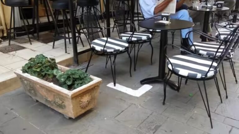 Μνημείο υπό κατάληψη