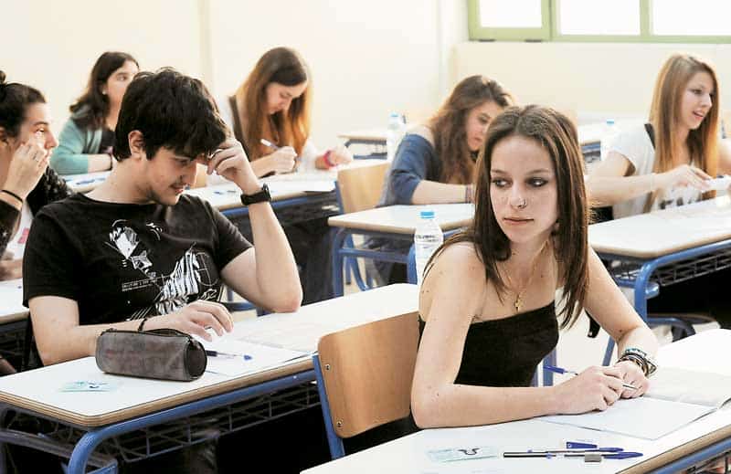 «Έπεσε» η Τράπεζα θεμάτων – Με προβλήματα οι εξετάσεις στα Λύκεια