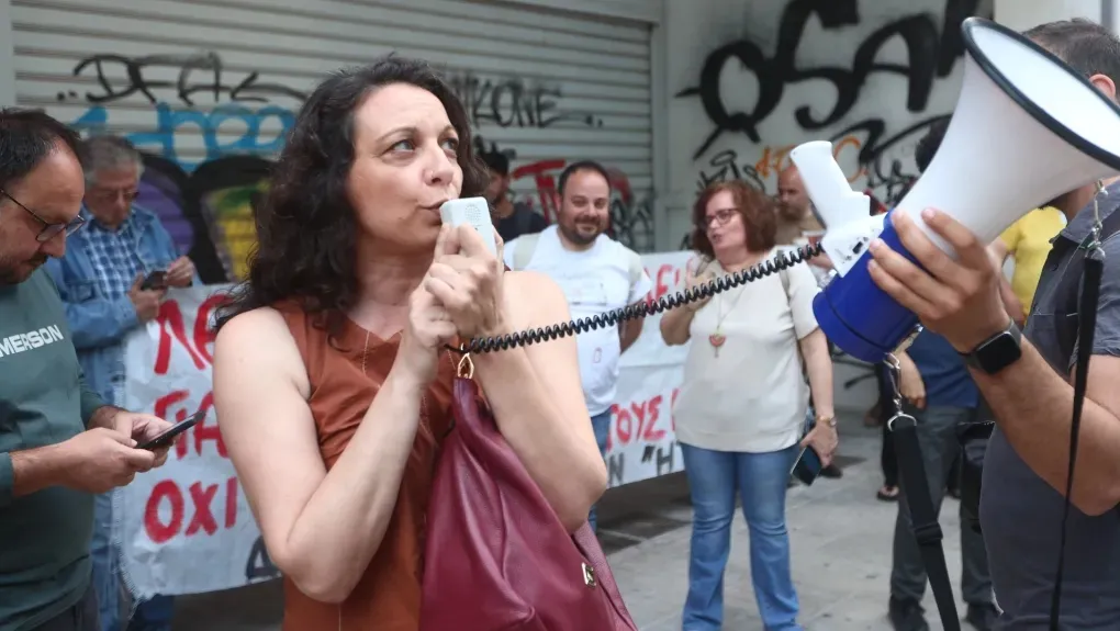 Εκπαιδευτικός Όμιλος: Να παραμείνει στο σχολείο της η αγωνίστρια εκπαιδευτικός Χρύσα Χοτζόγλου και να απαλλαχτεί οριστικά από τις κατηγορίες!