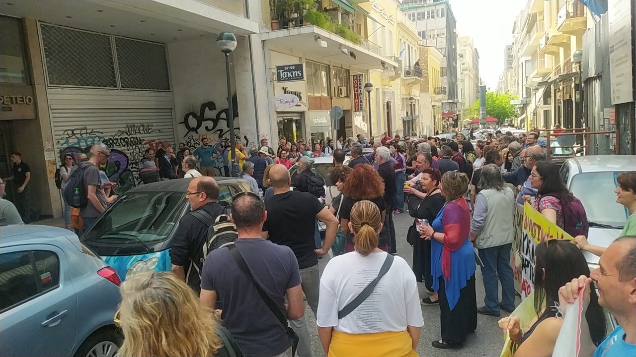 Ανταπόκριση από Εφετείο - Η Χρύσα Χοτζόγλου πίσω στη δουλειά, ενάντια στις διώξεις όλοι μια γροθιά!