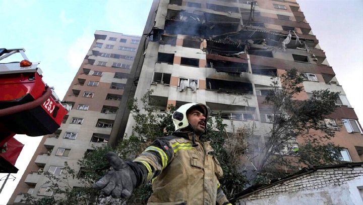Το Ισραήλ με τις ΗΠΑ χτυπούν το Ιράν και βάζουν φωτιά στη Μέση Ανατολή