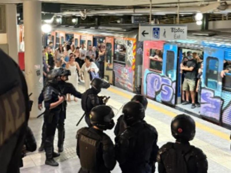 Επίθεση των ΜΑΤ σε διαδηλωτές υπέρ της Παλαιστίνης στο Μοναστηράκι