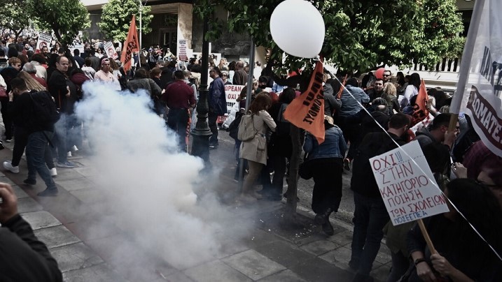 Οι ενσώματες πρακτικές αντίστασης των διαμαρτυρόμενων εκπαιδευτικών